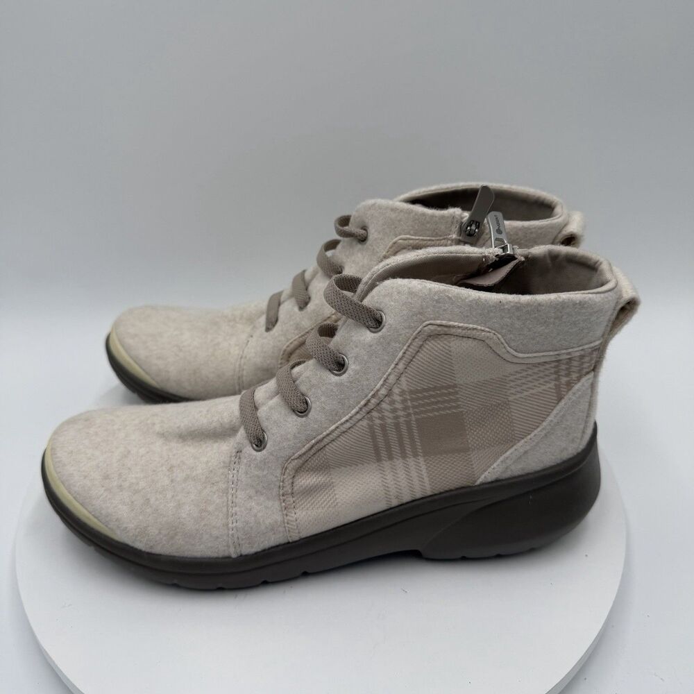 Bzees Women’s Cream Plaid Kickback Washable Ankle Booties, Size 9